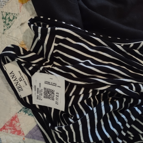 NWT Zenana silky soft twist front top - Picture 2 of 3